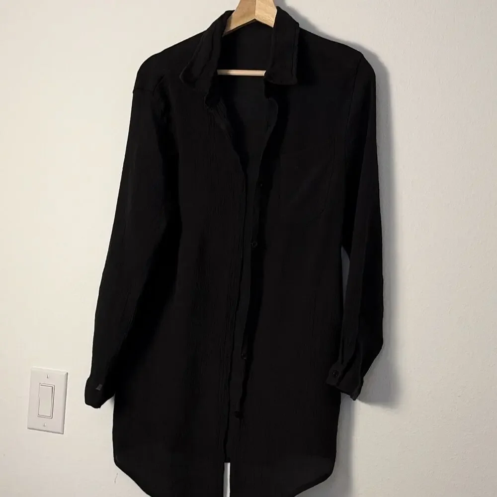 BSUBSEACH Black Solid Woven Collared Button-Up Long Sleeve Rayon Blouse One Size
